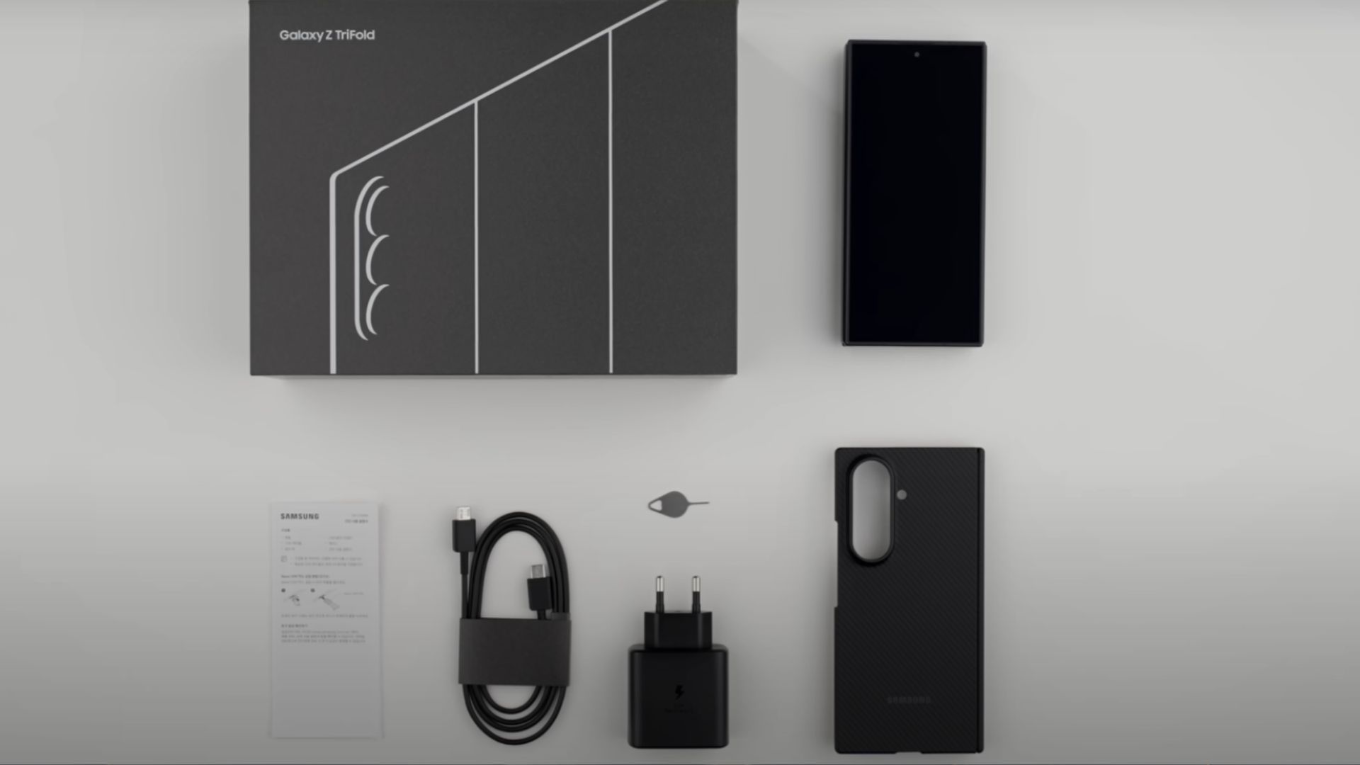 This Galaxy Z TriFold unboxing gives us a few surprises