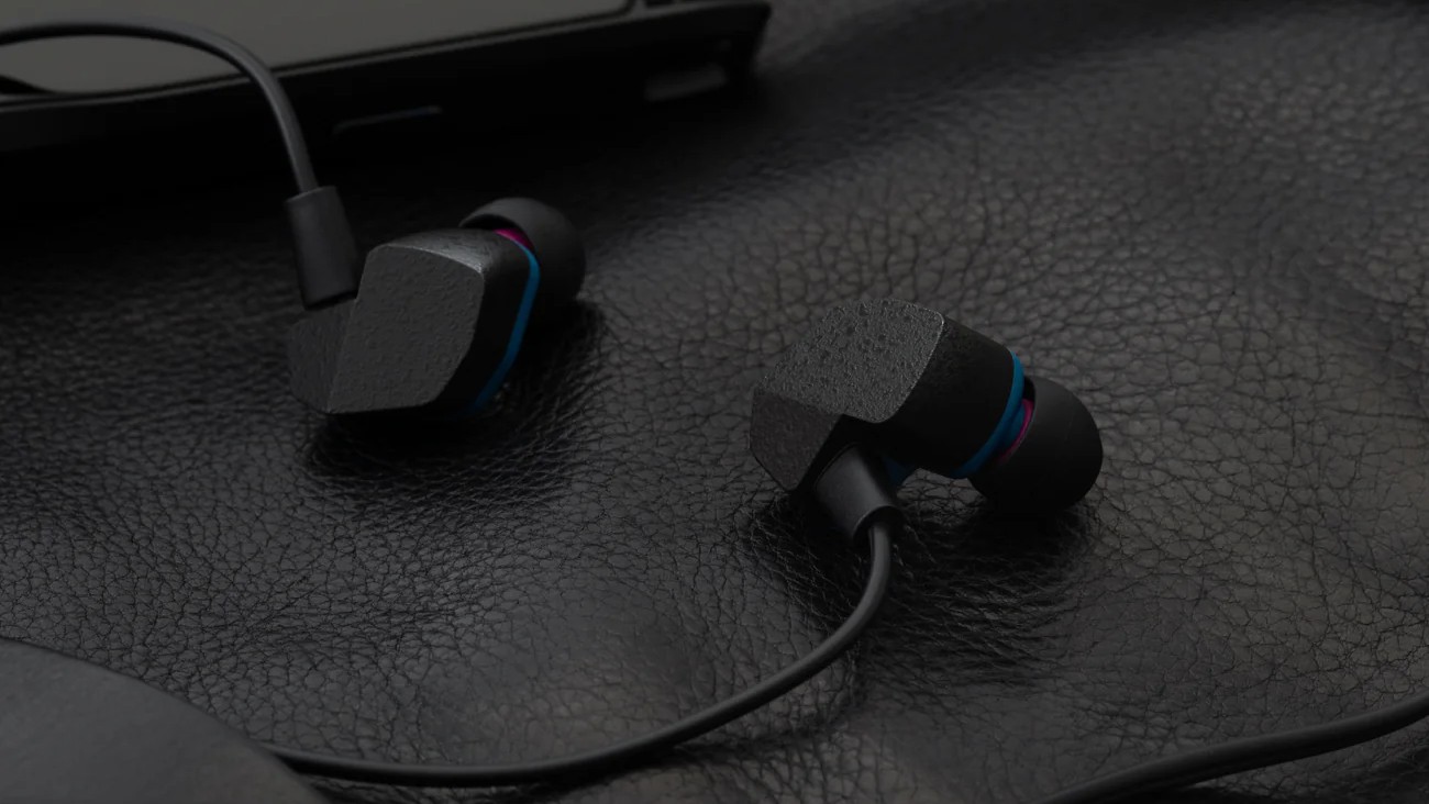 Final expands its gaming headphones line with the A2000 and VR3000