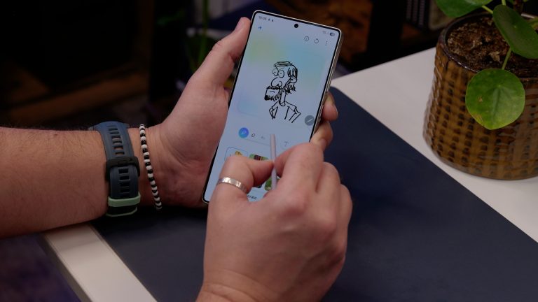 Samsung’s new Privacy Display tech could head to other 2026 flagship phones