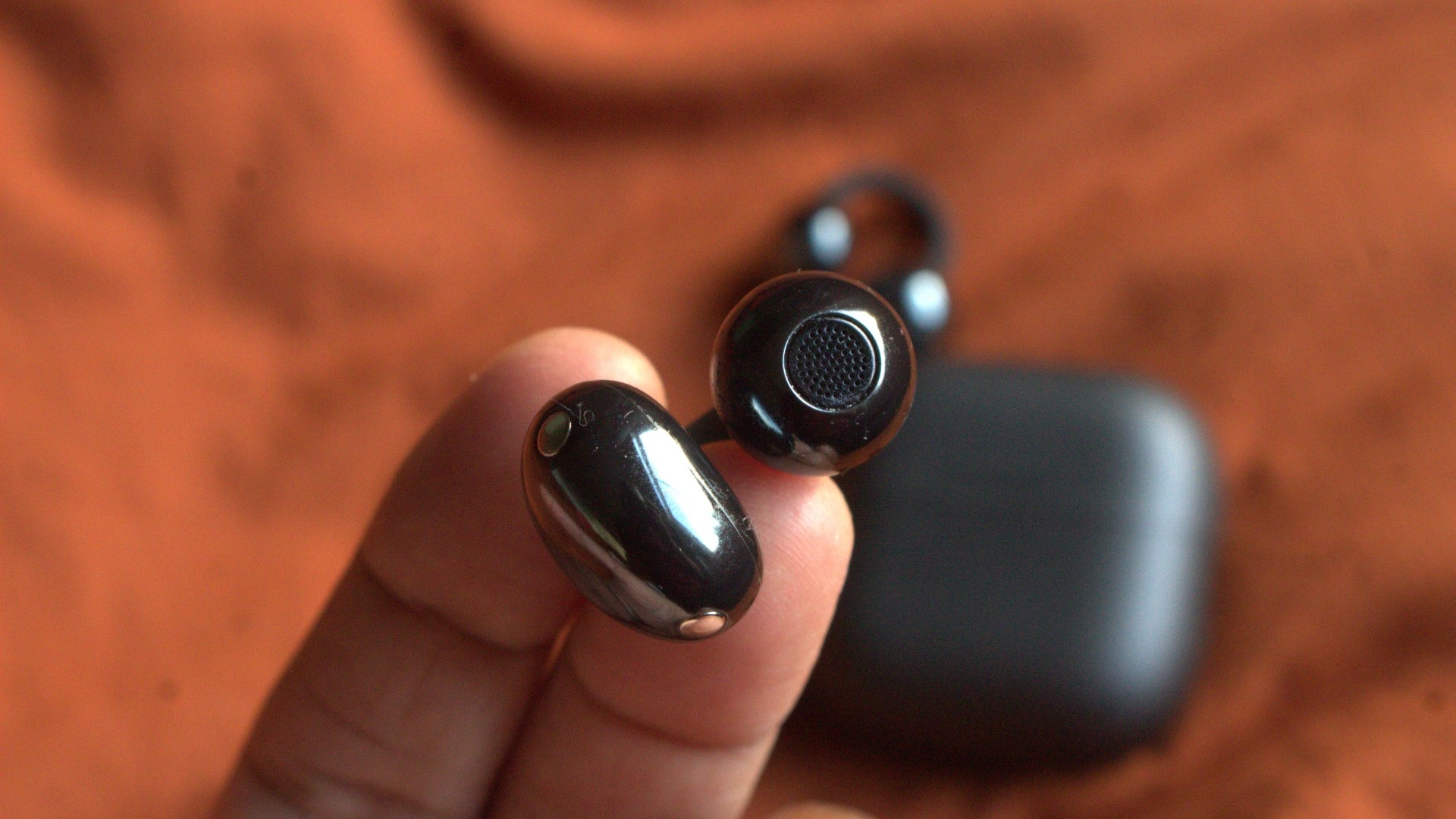 Galaxy Buds Able leak points to Samsung’s first clip-style earbuds