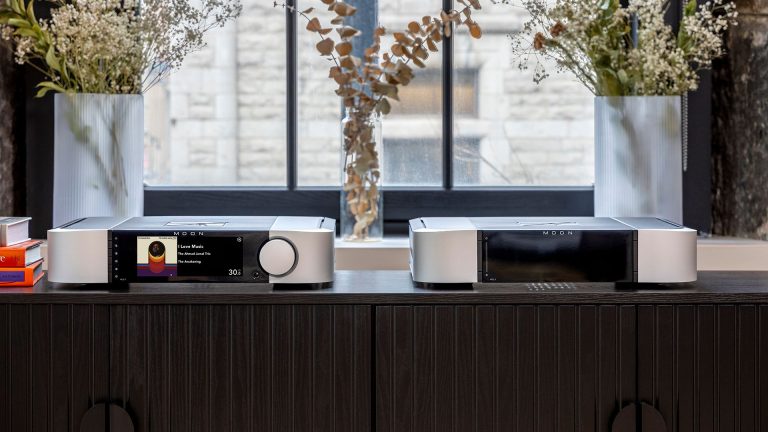 Moon adds to its Compass Collection with its 491 network player and 461 power amp