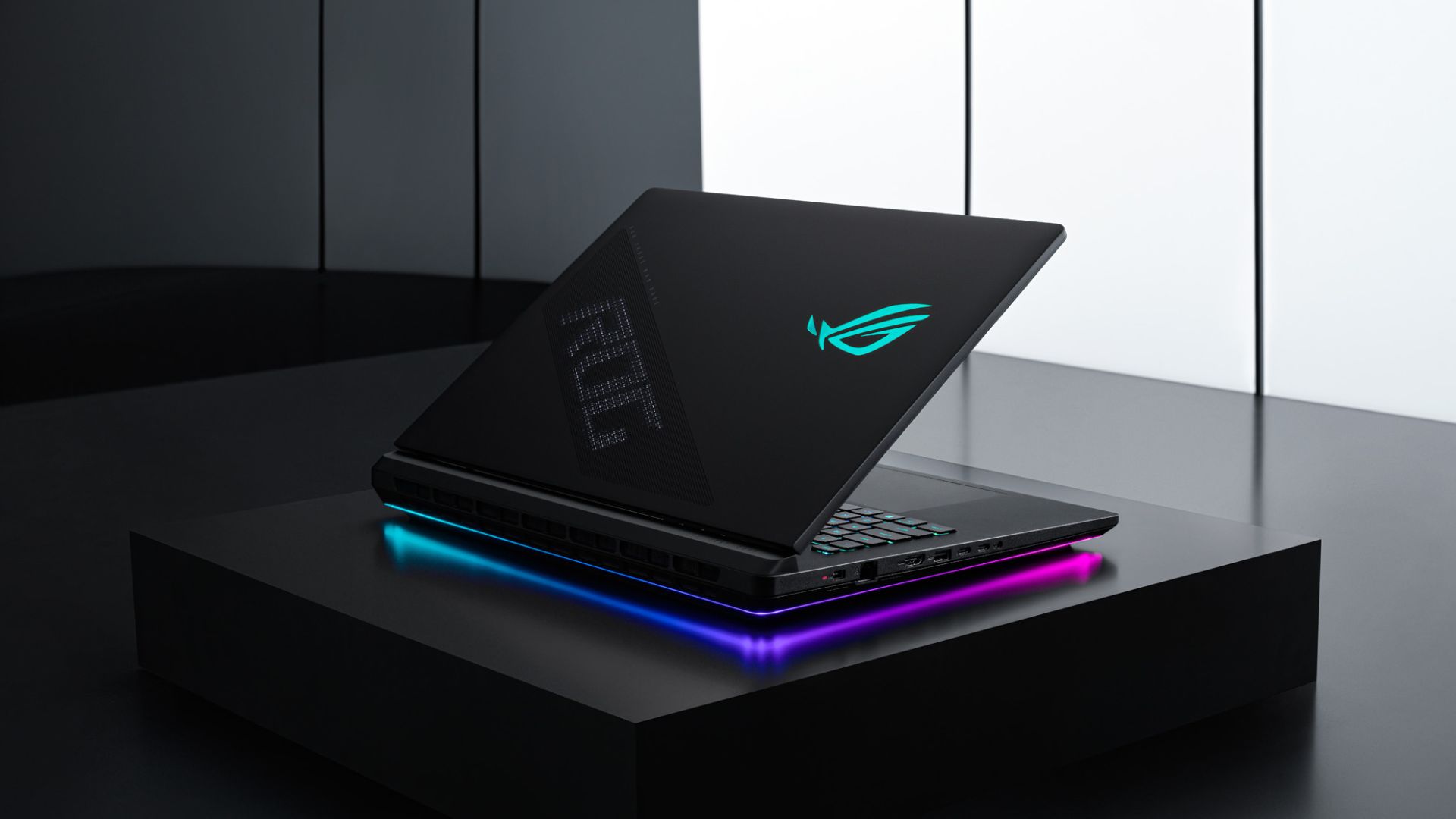 The ROG Strix SCAR 18 is an elite gaming laptop with an 18-inch 4K screen