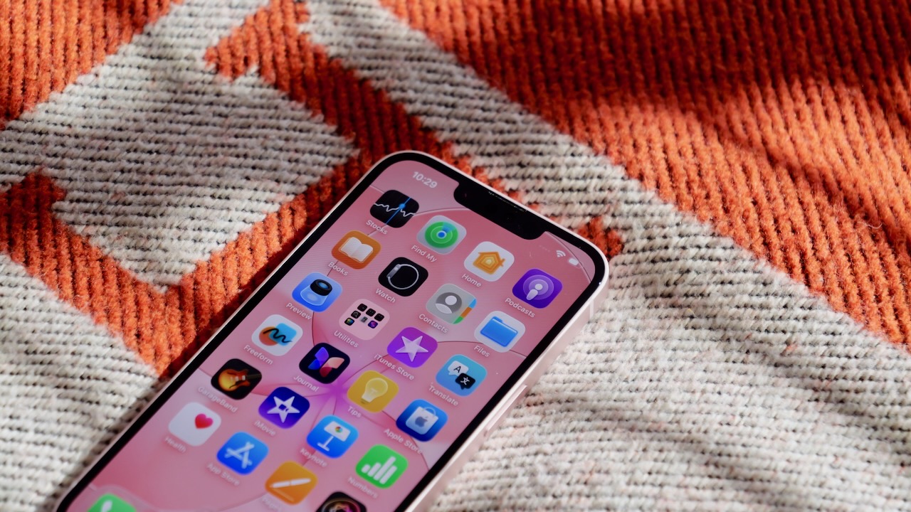 Apple looks set to once again give the cheapest iPhone a disappointing display