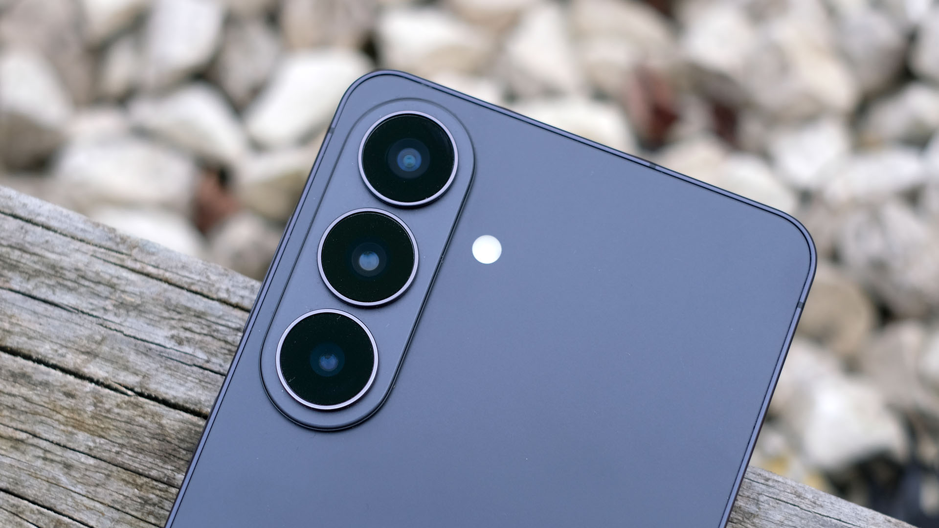 Is Samsung going to be using the same camera again with the Galaxy S27?