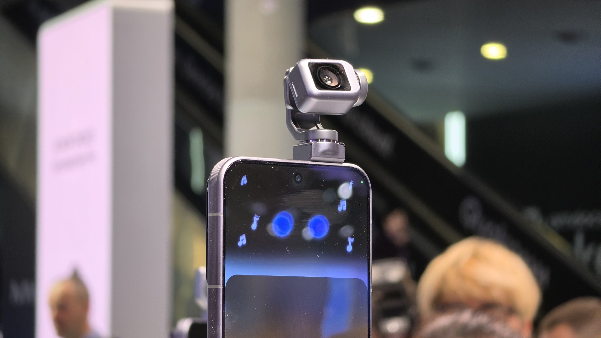 Honor’s Robot Phone cameras look surprisingly great