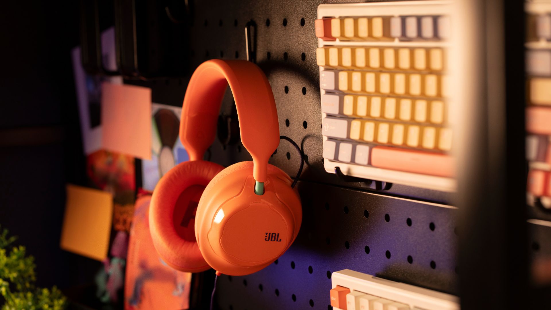 JBL unveils Quantum 850 and new mid-range headsets at Gamescom