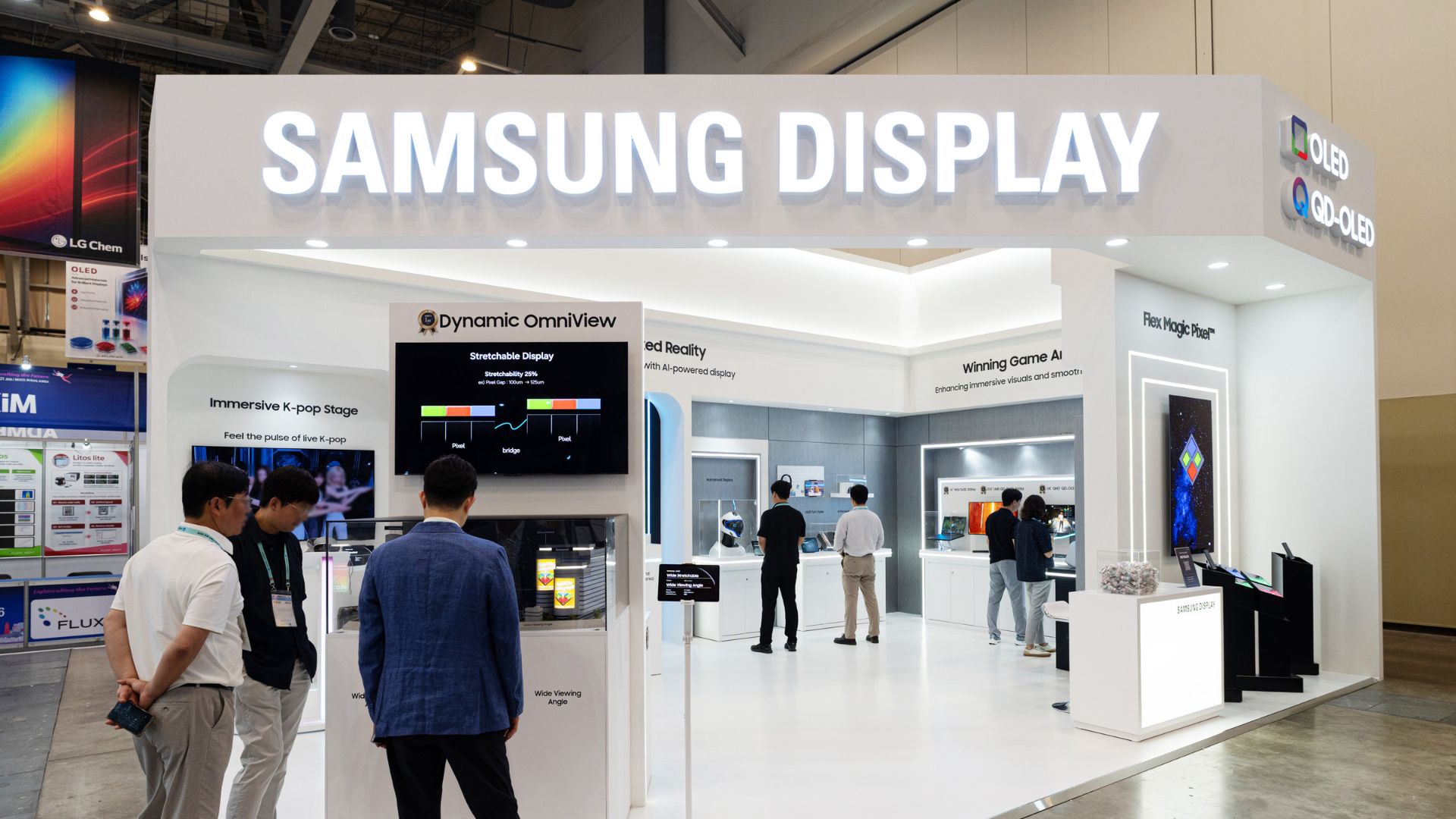 Samsung shows off a whopping 300Hz OLED gaming laptop display