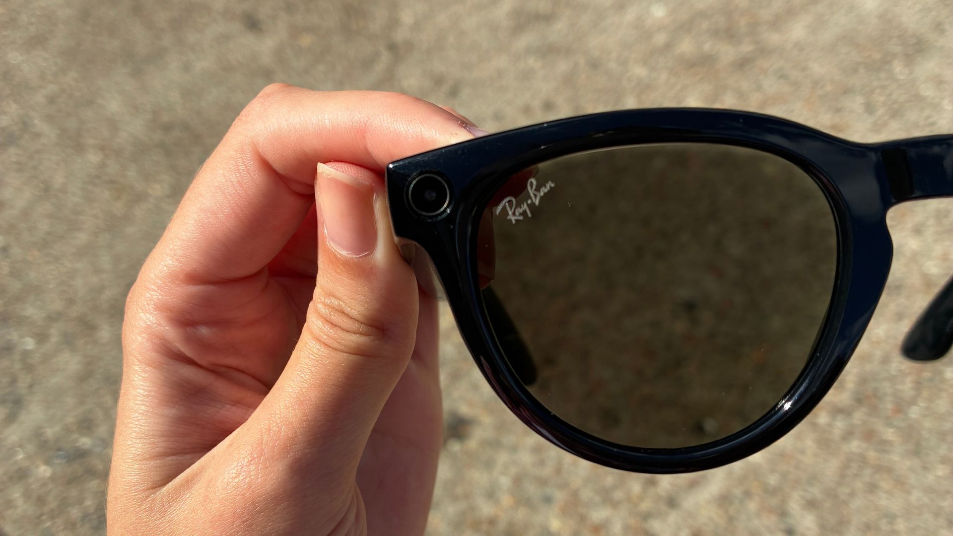 Apple’s smart glasses could beat an upgraded Vision Pro to market in 2027